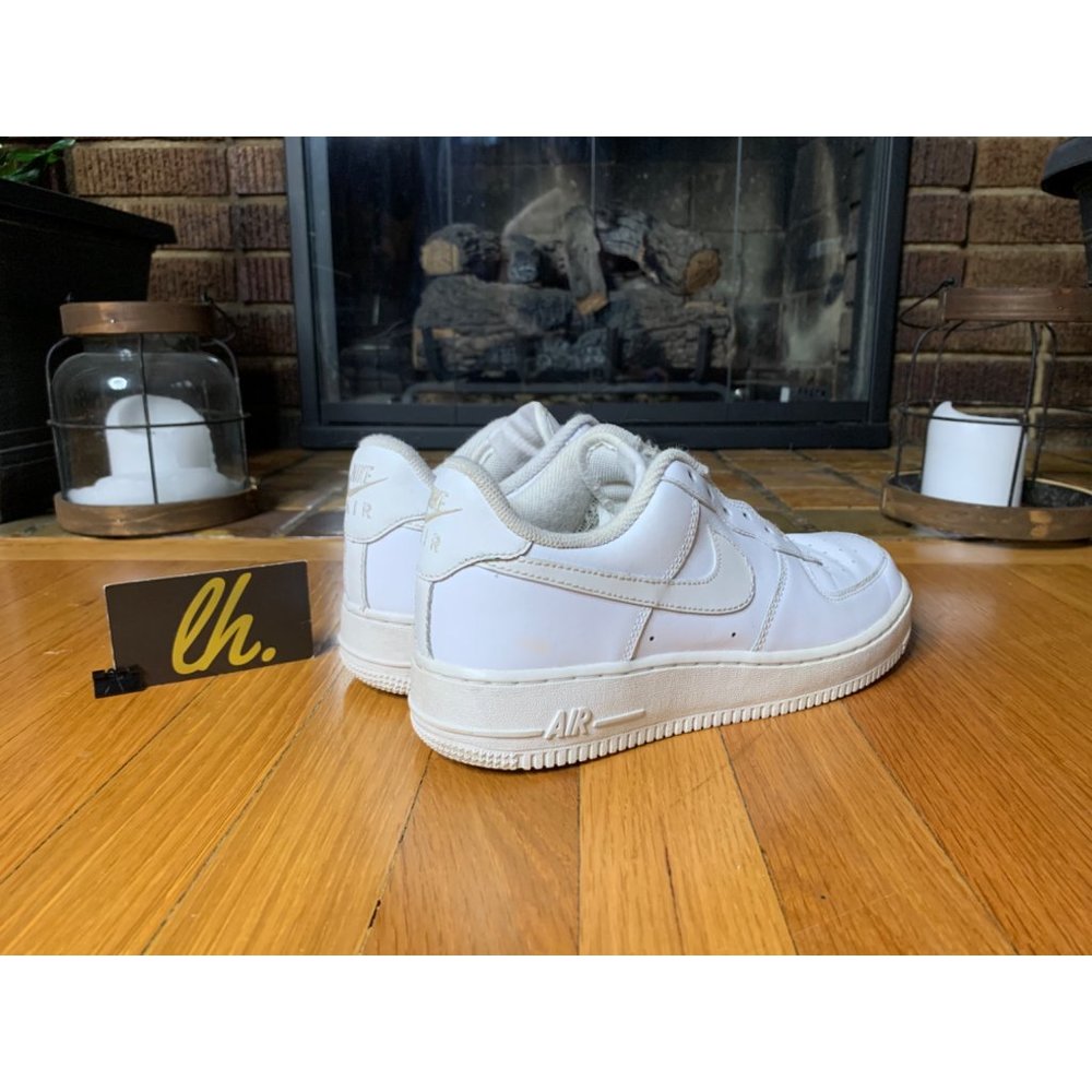 Size 6.5 Nike Air Force 1 Low ‘07 Triple White 315122–111 - Picture 5 of 9